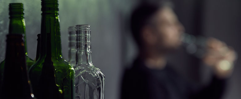 Man die teveel drinkt - Problematisch alcoholgebruik